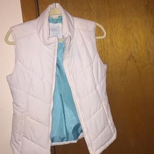 white Aéropostale vest